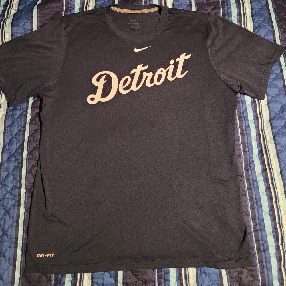 Nike large blue Detroit Tigers dri fit shirt
